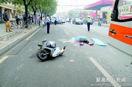 大学生情侣同乘摩托 途中吵架女生赌气跳车坠车身亡